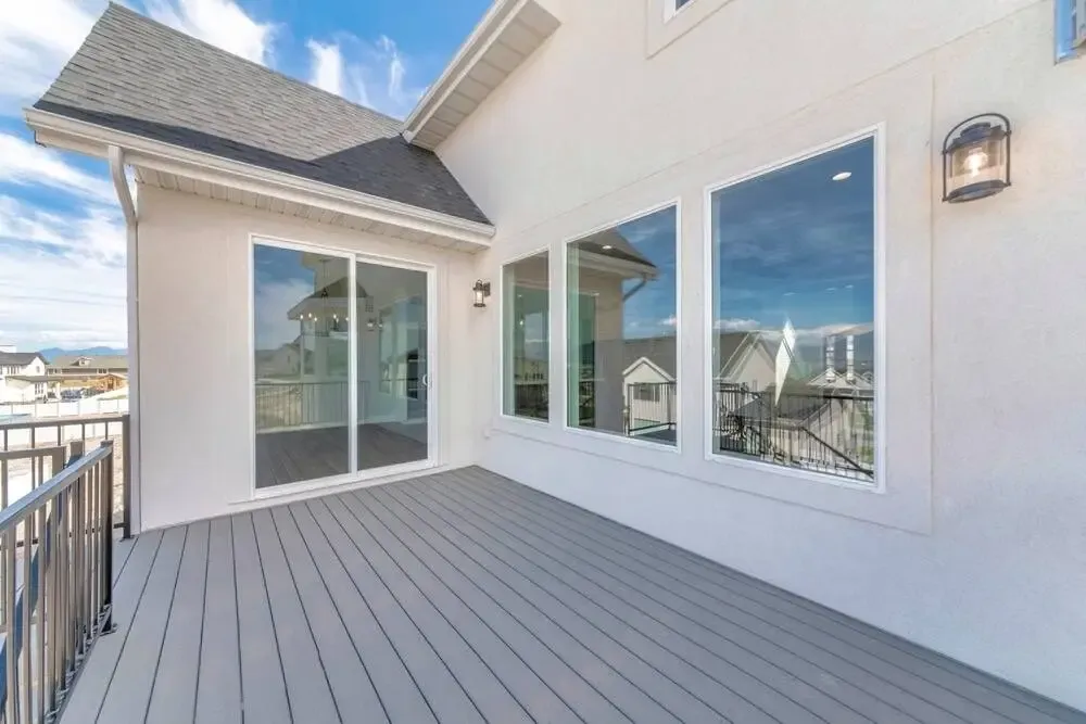 Fixed Windows roof